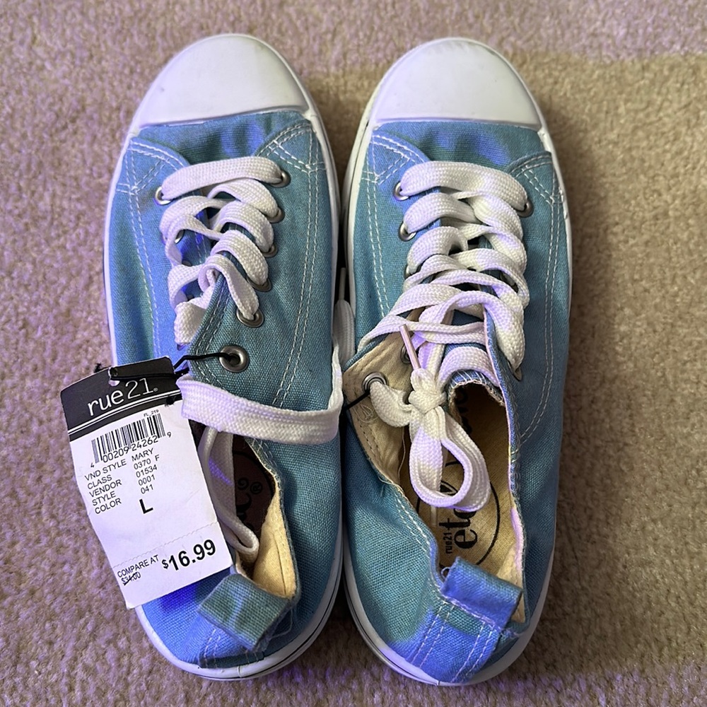 Large (8/9) brand new light blue sneakers. Orig. box not available.